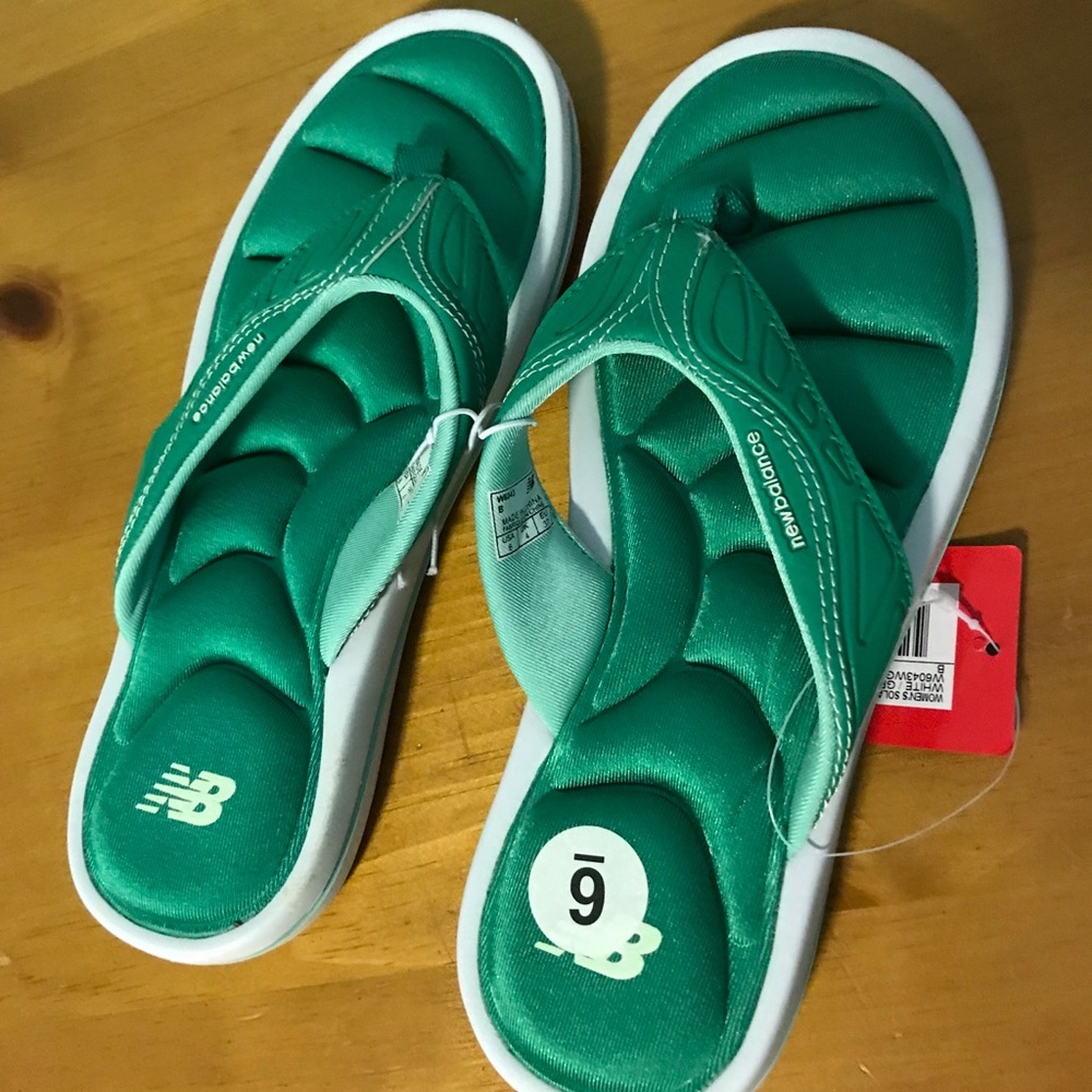 New Balance memory foam flip flops green size 6